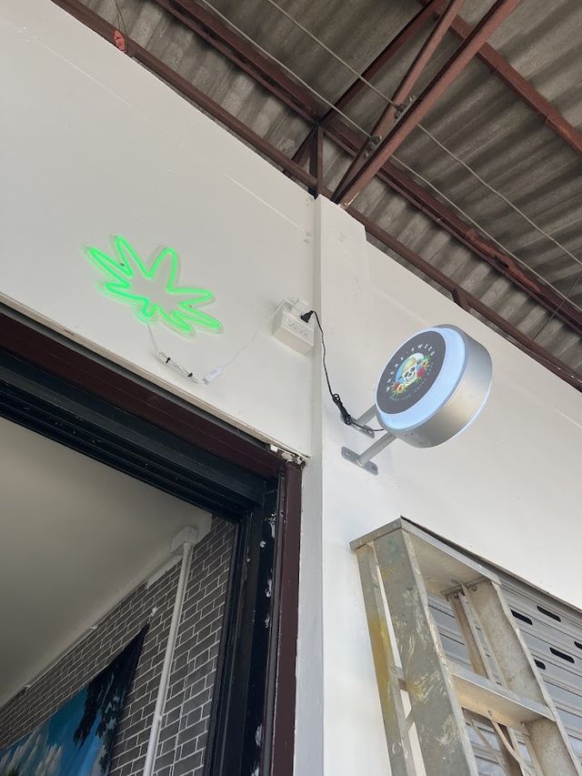 WhereIsWeed Cannabis Shop 大麻 marijuanas storefront