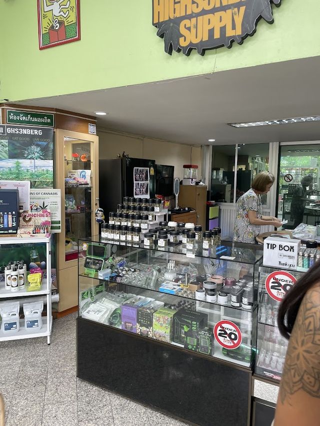 HIGHS3NBERG SUPPLY Weed Dispensary & Head Shop storefront
