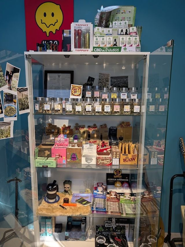PJB Weed Aholic storefront