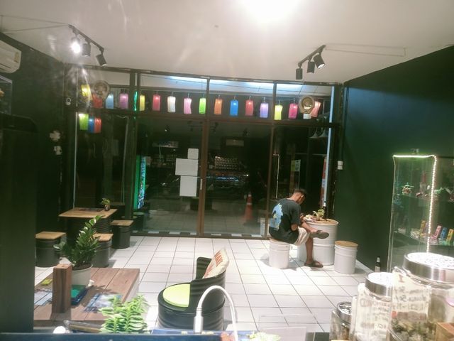 Cannabis Direct Farm storefront
