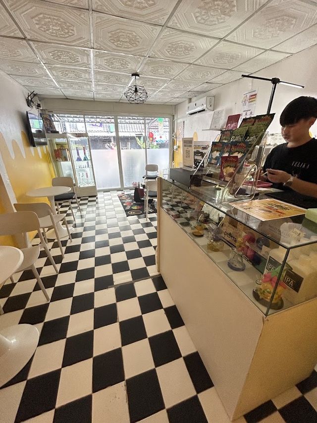 Weed.Cannabis by.HerbHaven storefront