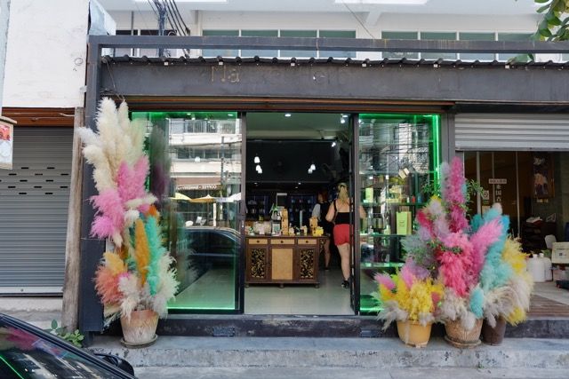 Weed Shop Highway 420 Cannabis Dispensary 大麻 Marijuanas storefront