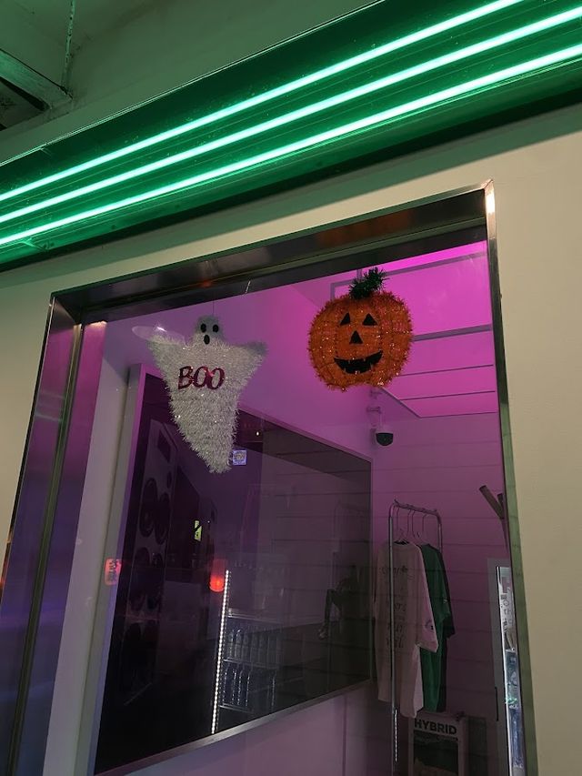 HYBRID NIMMAN - Weed in Nimman storefront