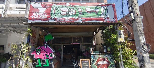 WEED HOUSE CNX storefront