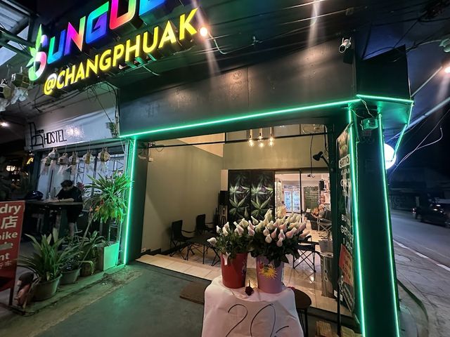 Sungular@changphuak (Weed cafe) storefront