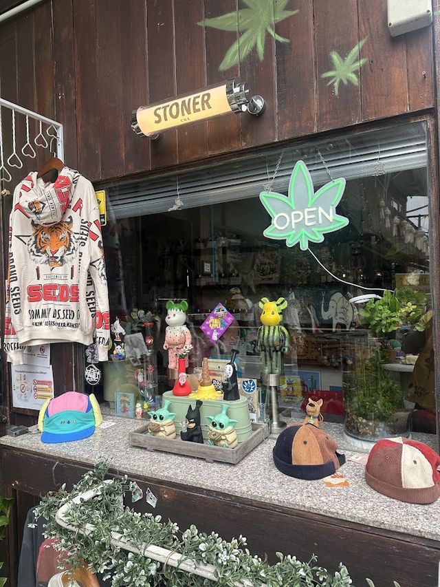 Stoner Cnx Weed Dispensary storefront