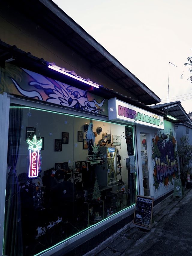 WEED HANDSOME - CANNABIS DISPENSARY 大麻 Marijuanas & SMOKING AREA [ WEED SHOP ] storefront