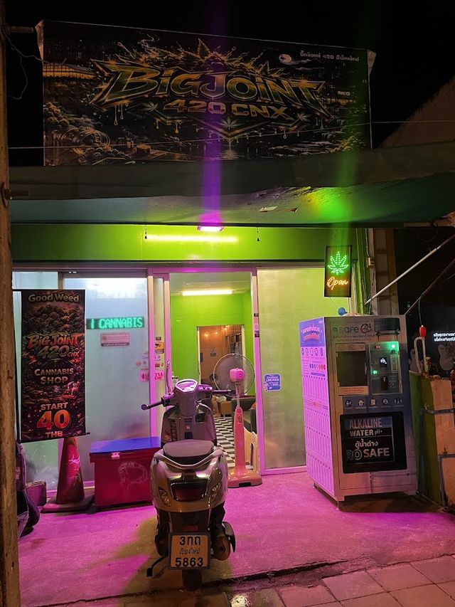 BIGJOINT - 420CNX (Weed Shop) 大麻店 MAEJO storefront