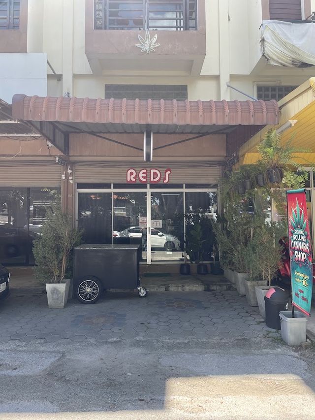 Rolling Cannabis Shop storefront