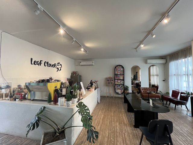 Leaf Clover storefront in Lamphun