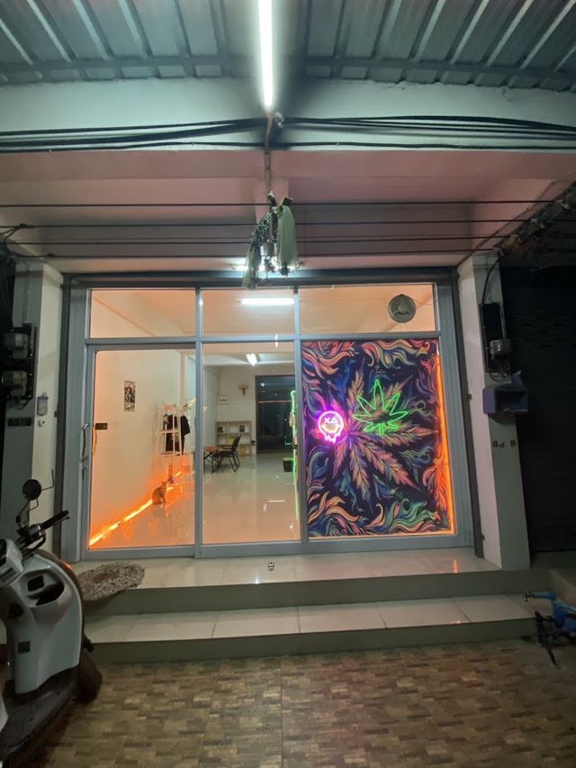 ร้านกัญชา แทฮาย มอบรอยยิ้ม TARE HIGH storefront