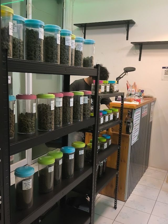 WEED BOY storefront