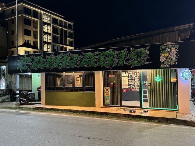 ร้านกัญชา Triple g cannabis shop storefront