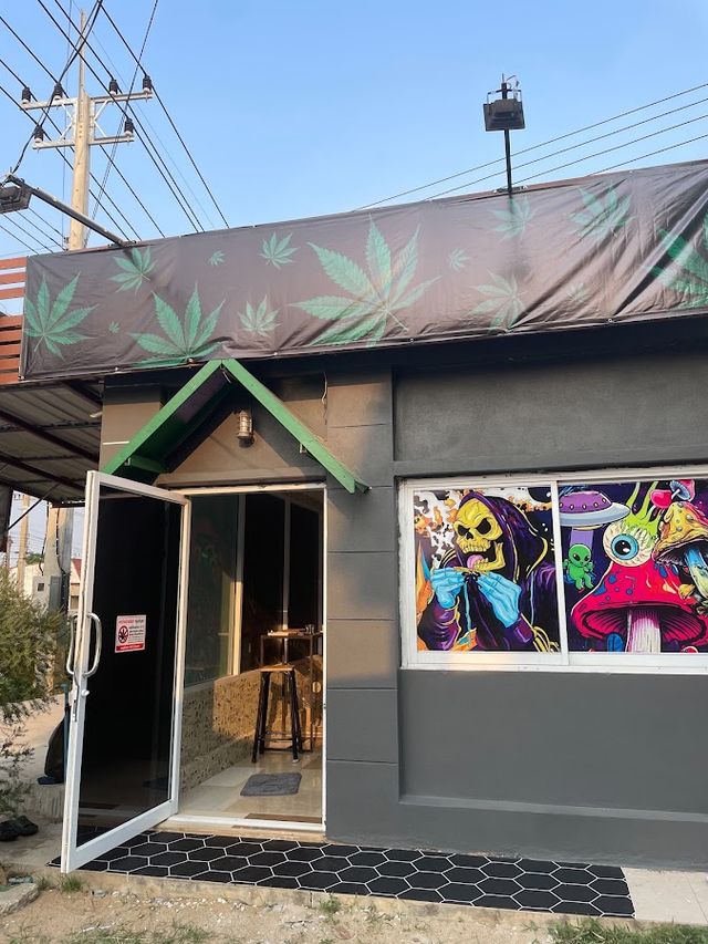 ร้านกัญชา Black Weed (โรงงานน้ำตาล) storefront
