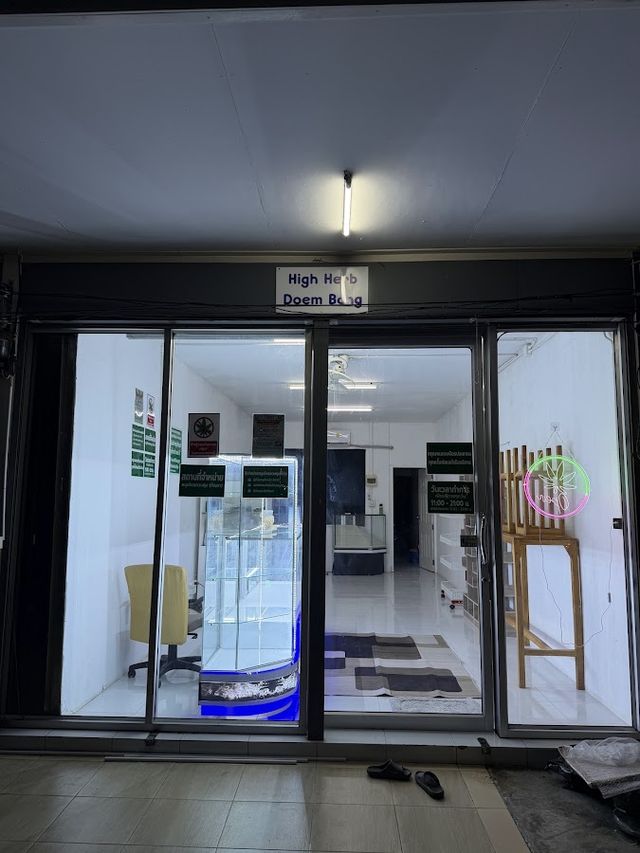 ร้านกัญชา High Herb Doem Bang storefront