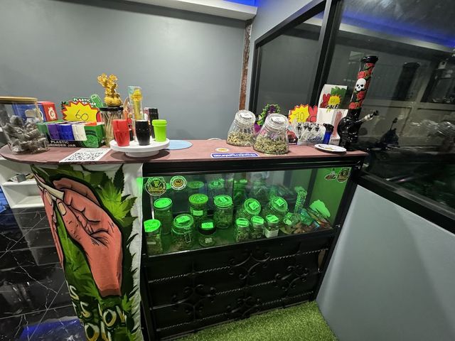 ร้าน OG 420 storefront