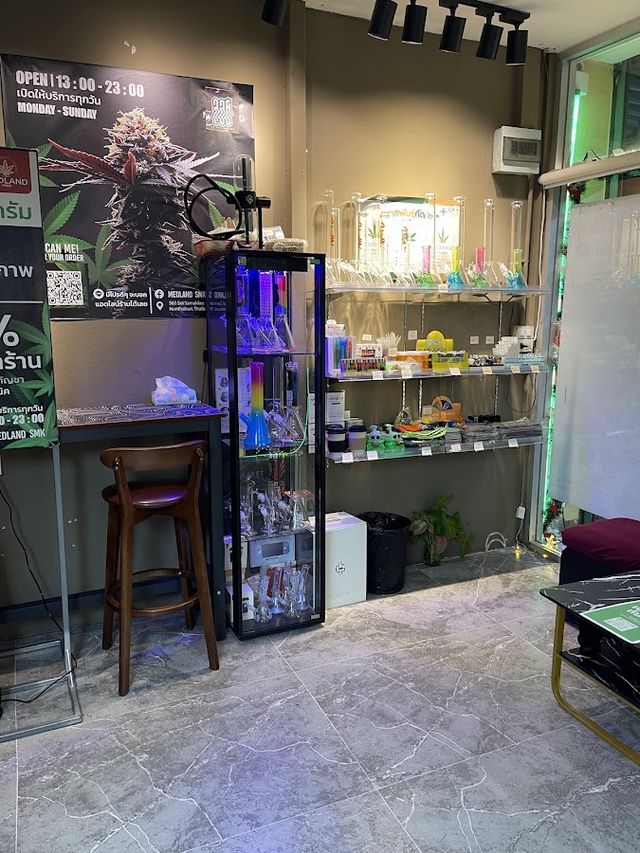 ร้านกัญชา Oasis Cannabis storefront