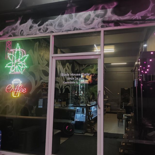 Buds House Cafe (กัญชา/Cannabis/Weed Shop/マリファナ/대마초/大麻專賣店) storefront