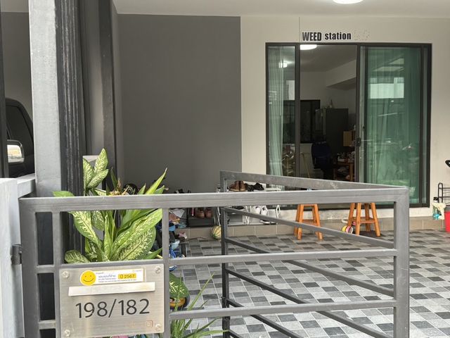 Weed station storefront