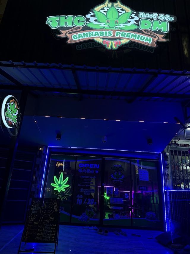 THCDM Weed Shop&Drinks storefront