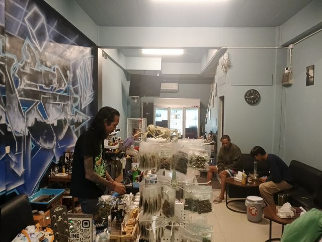 Friendly 24hours(weed shop/ร้านกัญชา) storefront