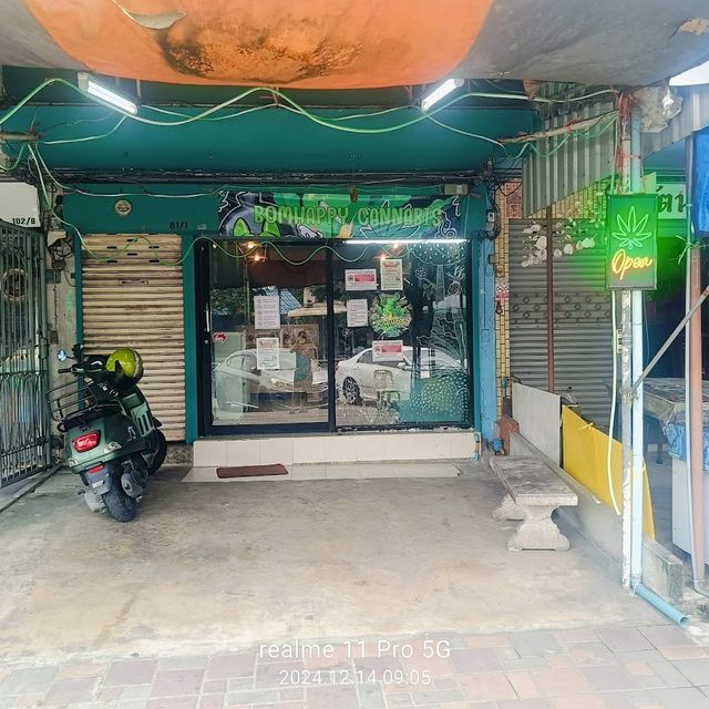 ร้าน Bomhappy Cannabis storefront