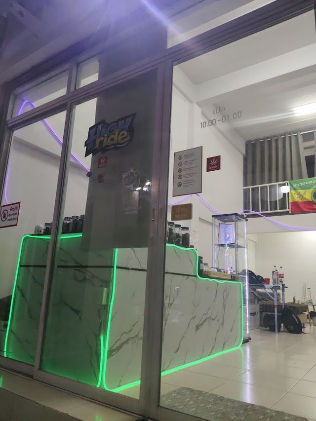 High ride storefront