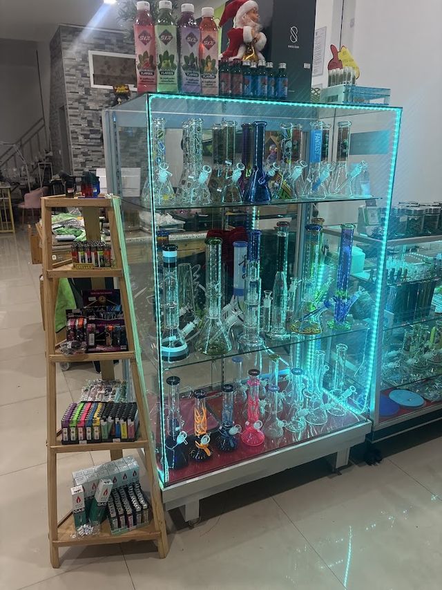 ร้านกัญชา เซคาบ้อง 420 Cannabis Shopสาขา2 storefront