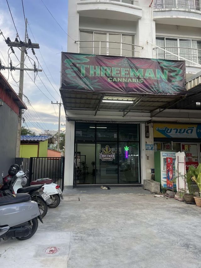 Three Man Cannabis Salaya 1 storefront