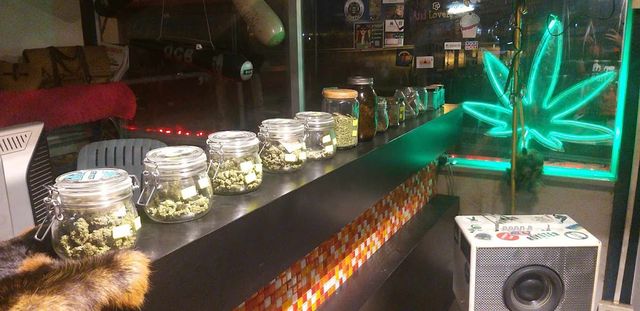 Get High Baoไข่เหลี้ยม storefront