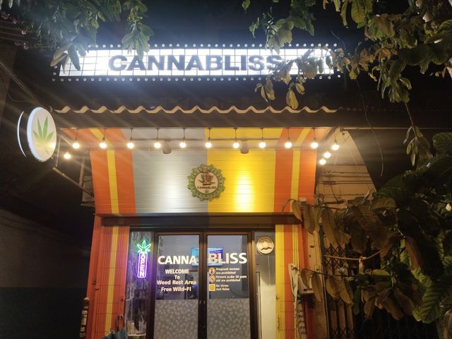 Cannabliss | Cannabis shop - Weed CBD Bong delivery | ( Jey Fai ) Chinatown dispensary storefront