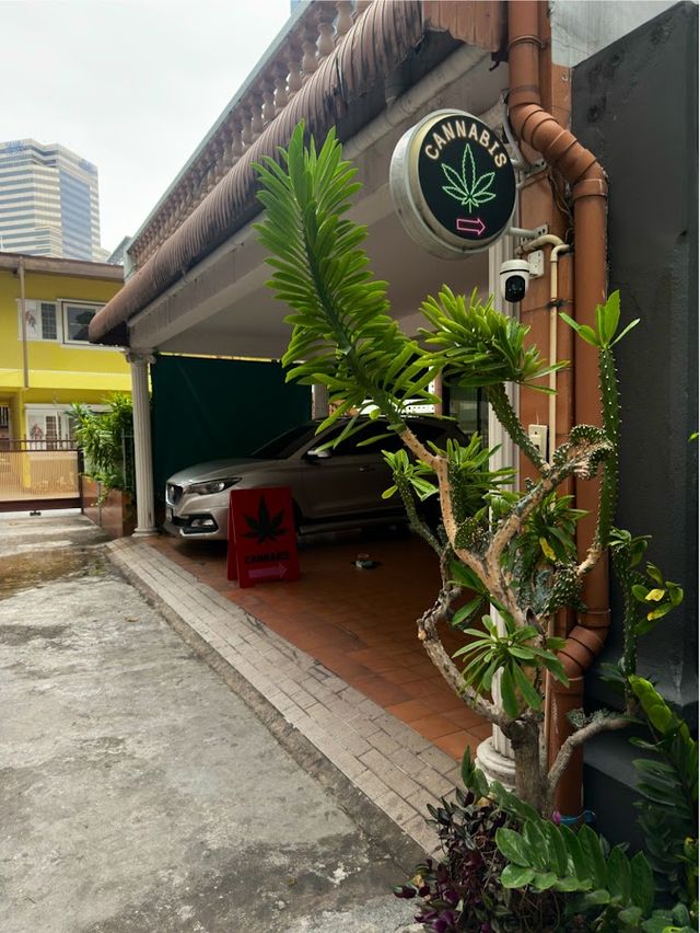 Weed Near Me BKK (Cannabis, марихуана, 大麻, กัญชา, CBD )credit payment, car park storefront