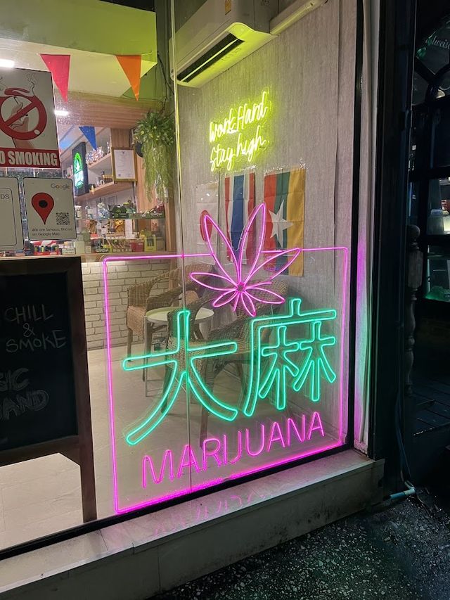 Lollipop Farm Cannabis Dispensary (อมยิ้ม ฟาร์ม กัญชา โอสถ)(大麻 ) storefront