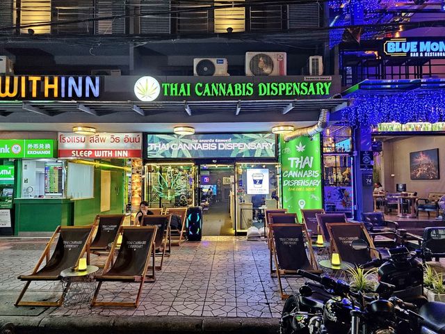 Thai cannabis dispensary (Khaosan Weed Shop) storefront