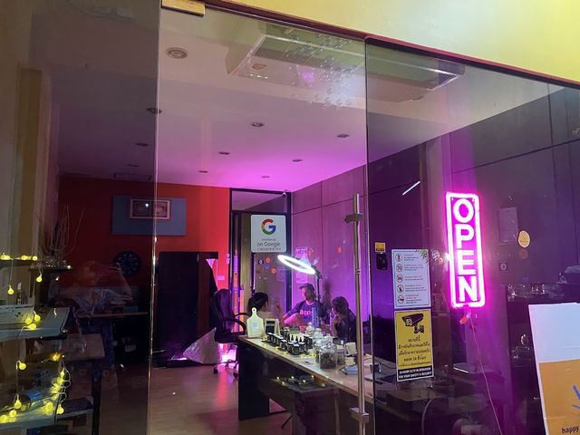 Happy cannabis shop and delivery Bangpo storefront