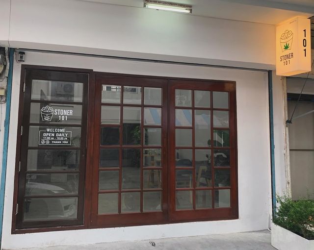 Stoner 101 - ร้านกัญชา / Cannabis Dispensary / Weed shop storefront