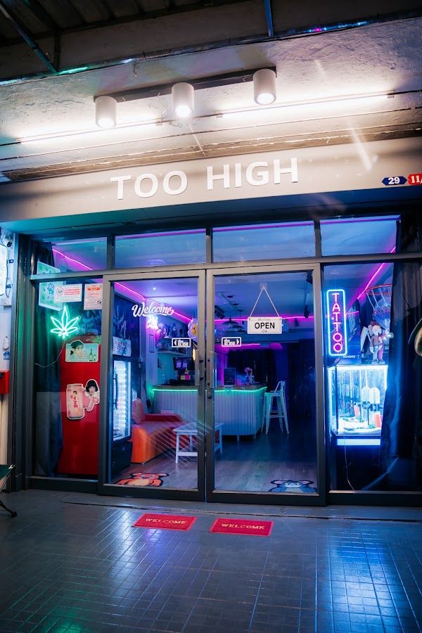 Too High Shop storefront