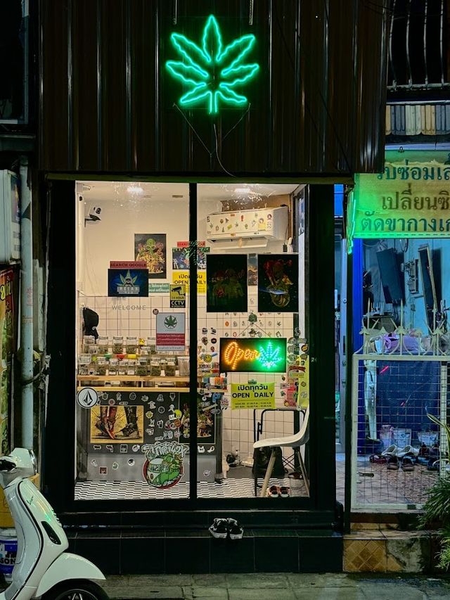 Relax420 ร้านกัญชา Cannabis Marijuana 大麻 storefront