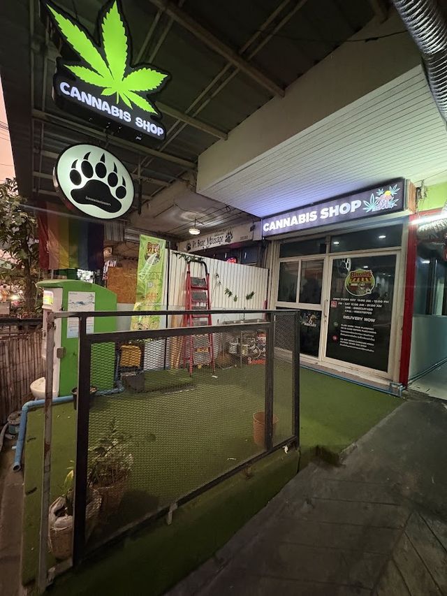 ร้านกัญชาCannabis Weed Shop storefront