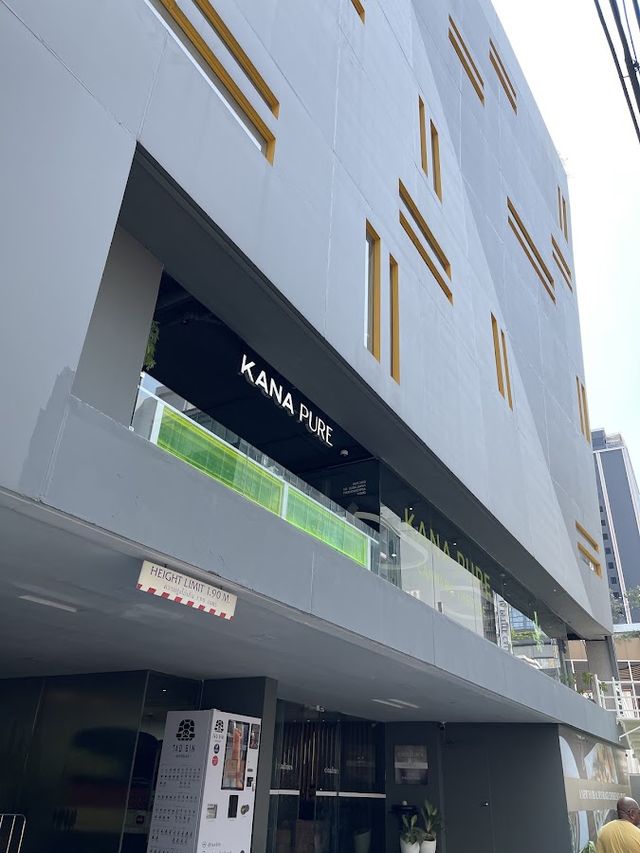 KANA PURE Cannabis Dispensary – Sukhumvit 11 | Weed Shop Bangkok | カンナビスショップ | 曼谷大麻店 storefront