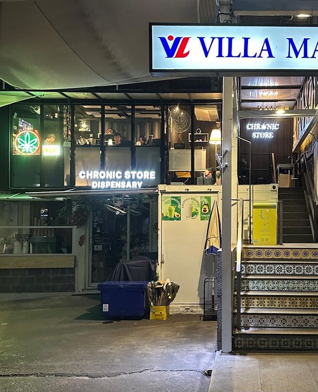 Chronic Store Silom - Cannabis Dispensary 大麻店 カナビス 대마초 конопля Weed shop storefront