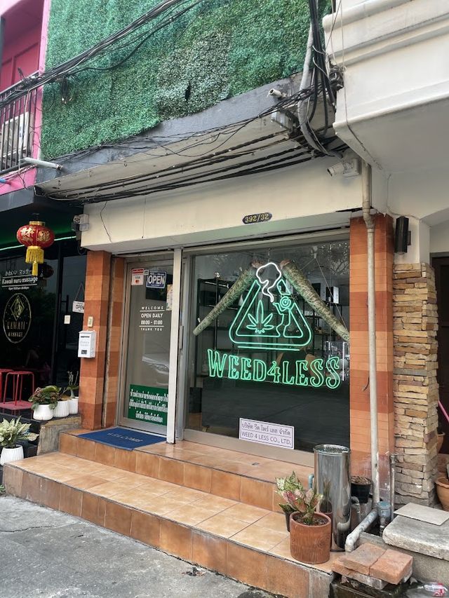 WEED 4 LESS storefront