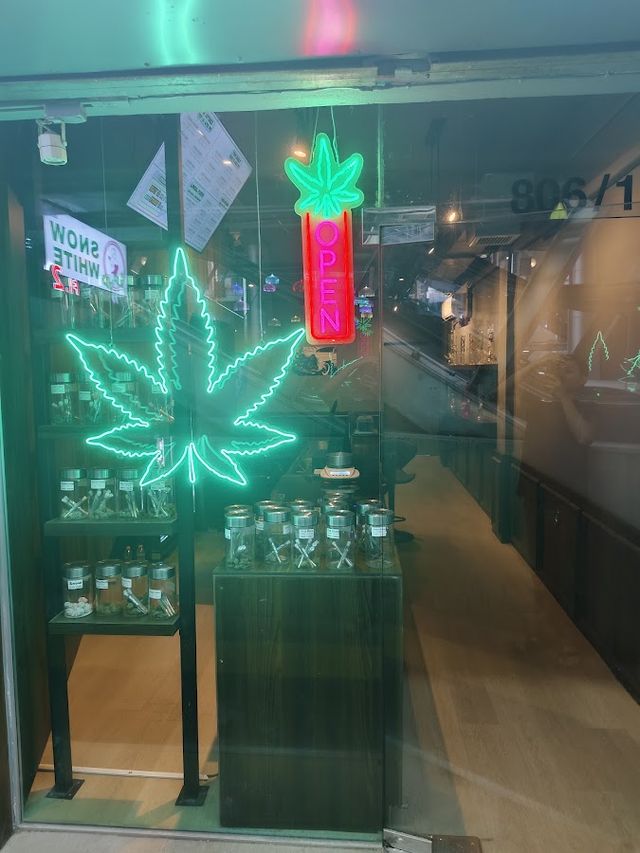 Weed buddy storefront