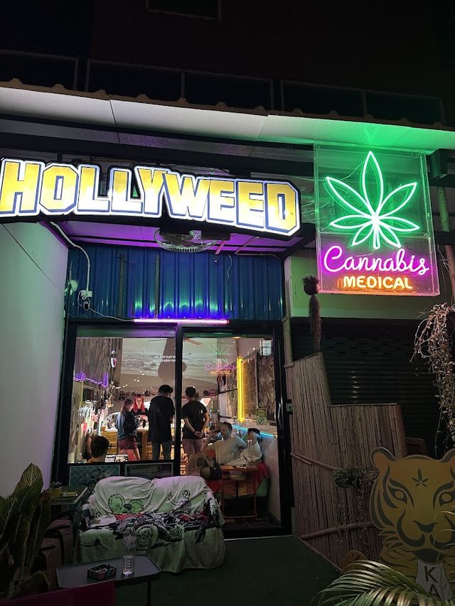 HollyWeed On Nut Cannabis - Weed Dispensary storefront