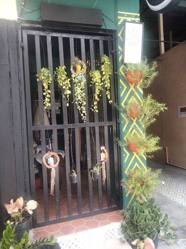 Kushies Cannabis Shop storefront