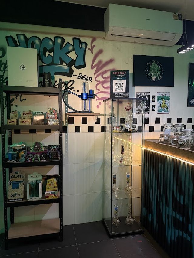 Cannabis Hockey On Nut 28 storefront
