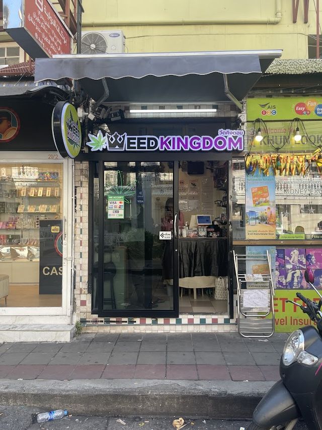 Weed Kingdom storefront