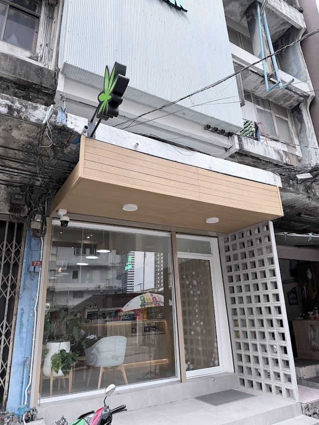 SALA DANK Organic Cannabis Lounge – Asok-Petch storefront