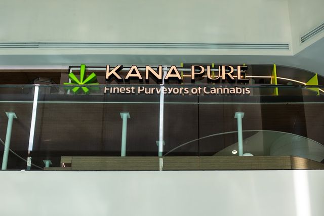 KANA PURE Cannabis Dispensary – Siam Discovery | Weed Shop Bangkok | カンナビスショップ | 曼谷大麻店 storefront