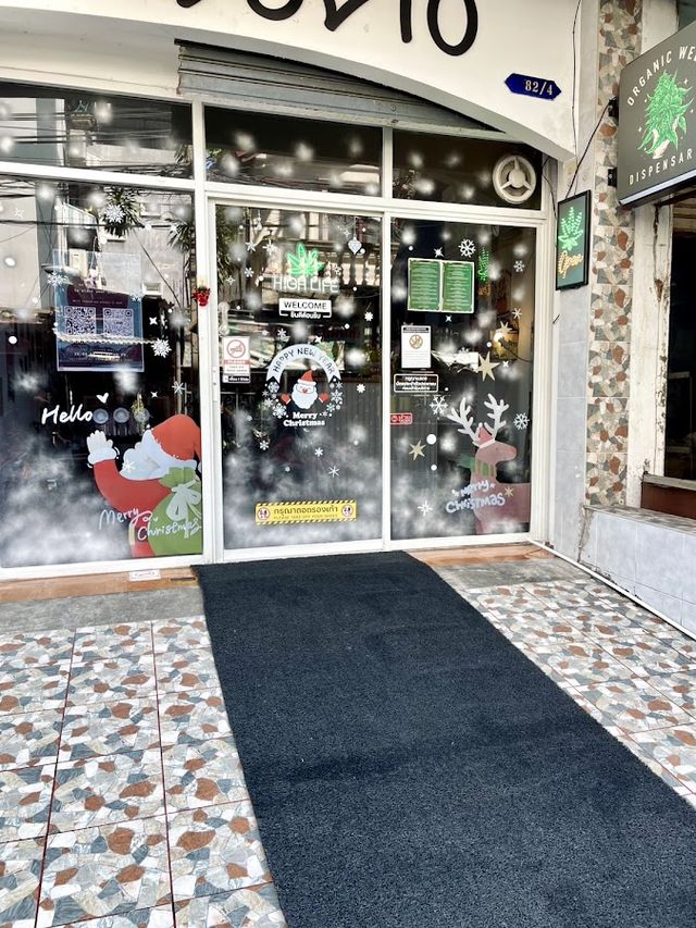 Organic Weed Dispensary storefront